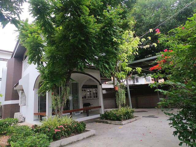 Suttisan 独立大花园别墅五卧三卫，近地铁、网红火车夜市 gallery image 4