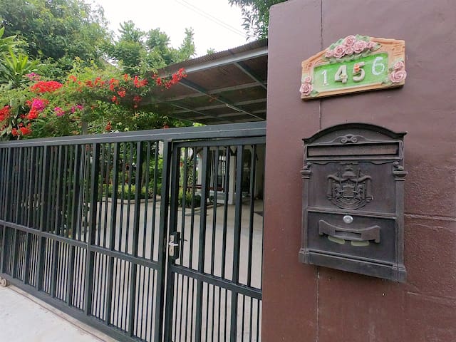 Suttisan 独立大花园别墅五卧三卫，近地铁、网红火车夜市