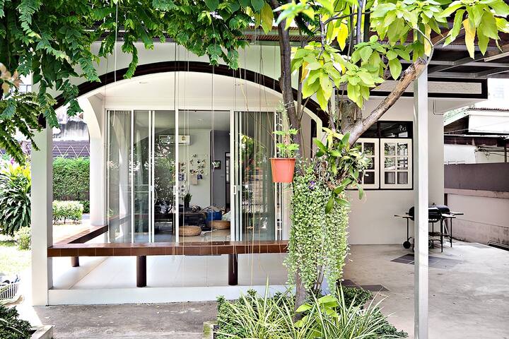 Suttisan 独立大花园别墅五卧三卫，近地铁、网红火车夜市 gallery image 2