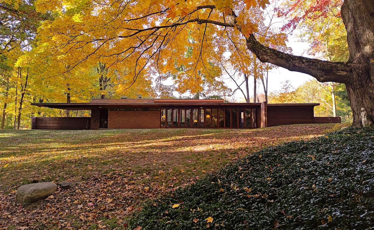 Frank Lloyd Wright's Goetsch–Winckler House - Houses for Rent in