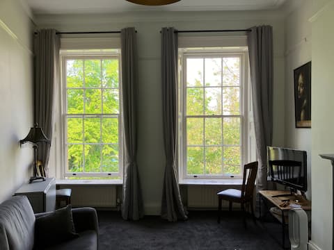 Top performing Airbnb: Elegant city apartment overlooking park. in Newcastle Upon Tyne