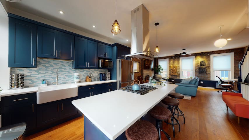 3 Bedroom Private Apt – DPLX