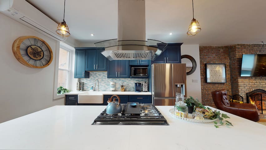 3 Bedroom Private Apt – DPLX gallery image 2