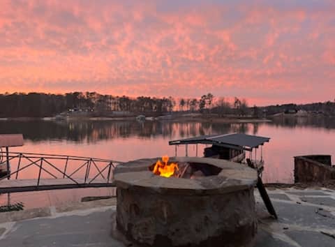 The Bullpen Lodge @ Smith Lake