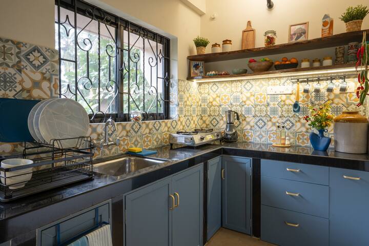 Full kitchen image 1