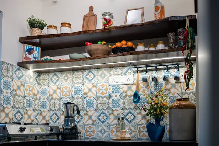 Full kitchen image 8