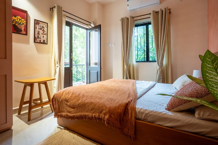 Bedroom 1 image 2