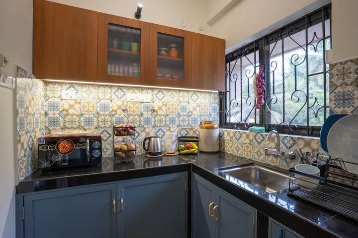 Full kitchen image 2