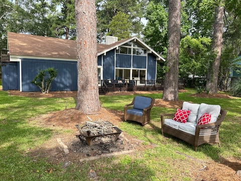 Waterfront Rez Retreat | Spacious Group Getaway