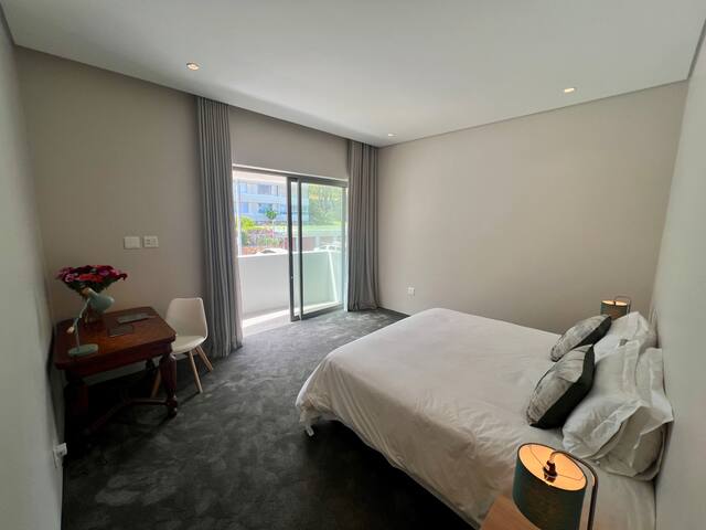 Sandbar Penthouse Camps Bay gallery image 4