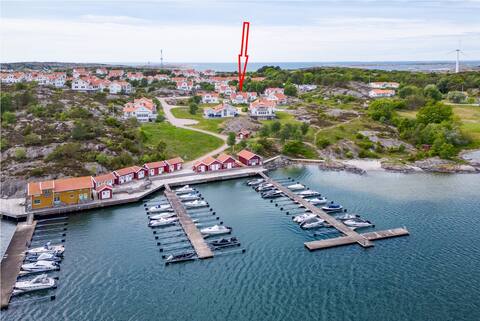 Beautiful archipelago villa with sea view in Mollösund