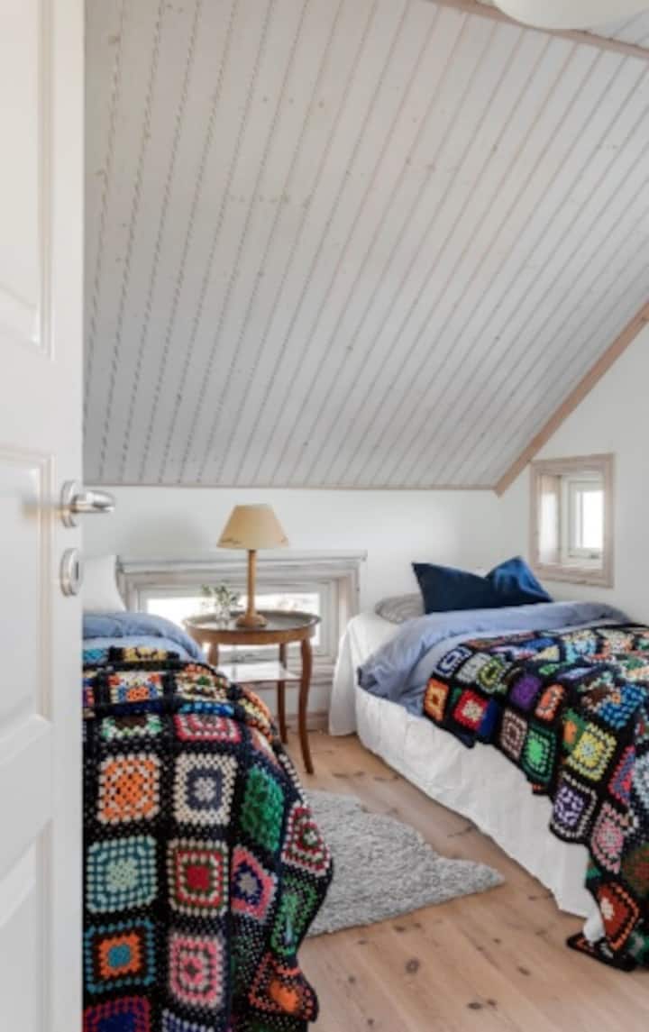 חדר שינה 2, שתי מיטות 80 ס"מ שניתן לשלבן למיטה גדולה במידת הצורך