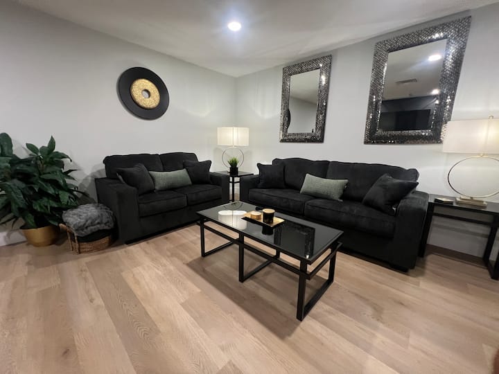 Two King Beds, One Queen And Two Baths! - Peoria, AZ