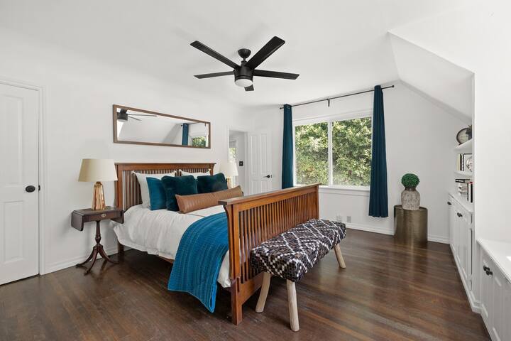 Beverly Hills Oasis w/ Saltwater Pool & Fireplace gallery image 3