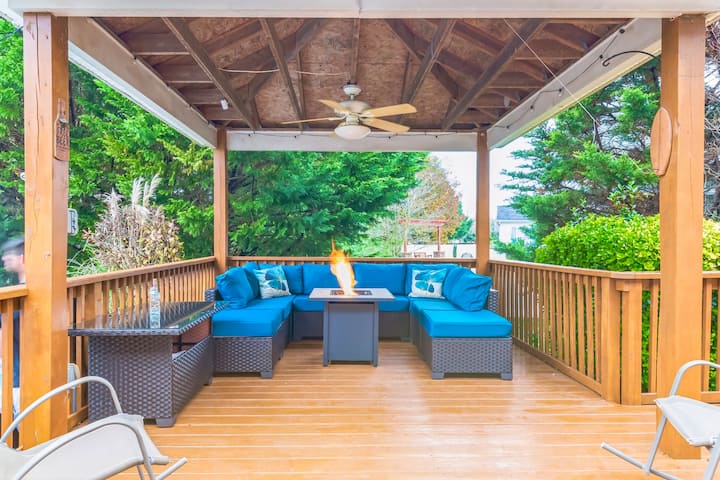 Perfect Rehoboth Beach Getaway with Hot Tub