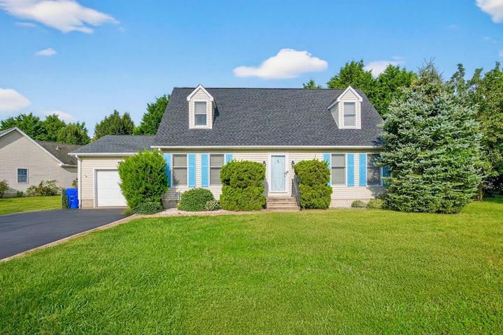 Perfect Rehoboth Beach Getaway with Hot Tub