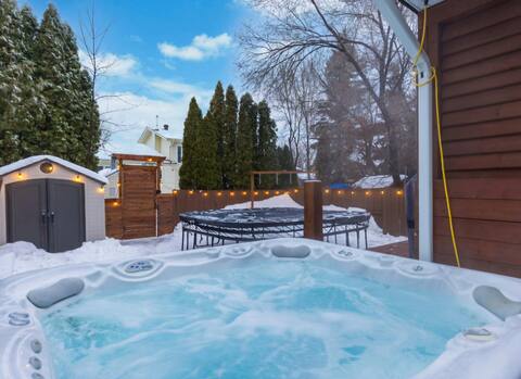 Big Gathering-Hot Tub-Patio-BBQ-Game Room-King Bed