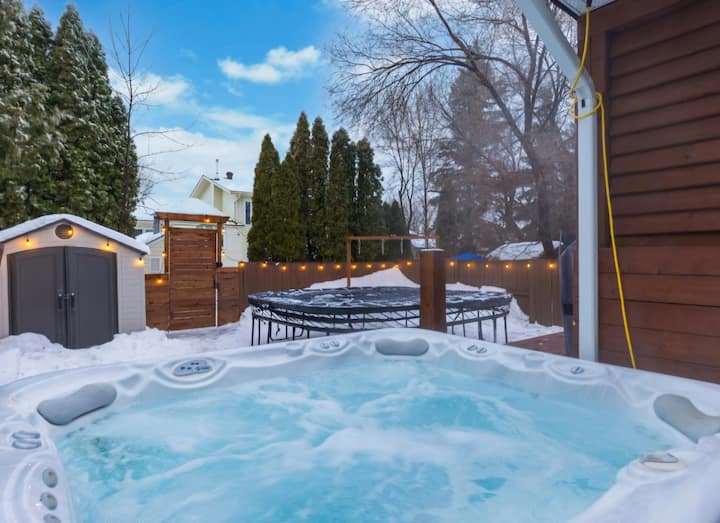 Big Gathering-Hot Tub-Patio-BBQ-Game Room-King Bed