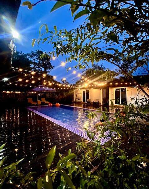 Self-service, Ysla beach cabins with pool Zambales