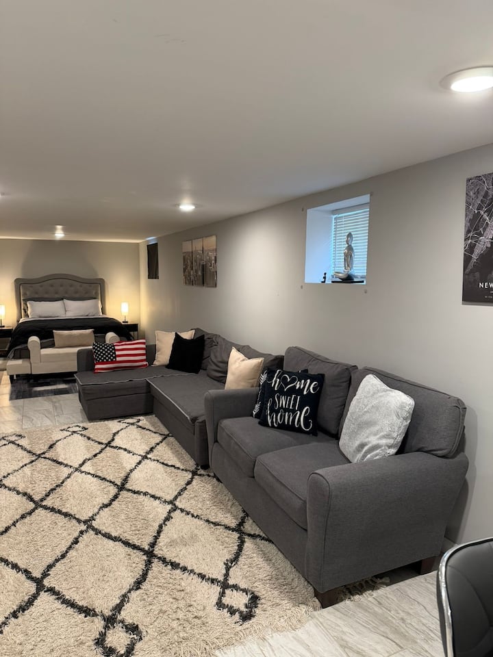 Walk To Train To Nyc - Cozy Basement Apt W Parking - Harrison, NJ