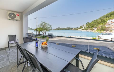 Lovely apartment in Blace with WiFi