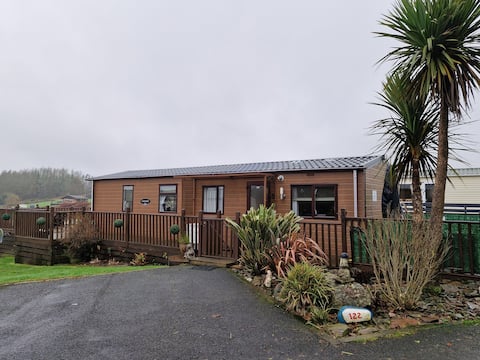 Cascade Lodge +luxury hot tub @ Three Lochs park