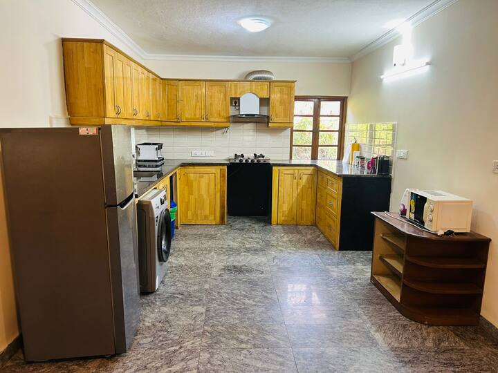 Full kitchen image 1