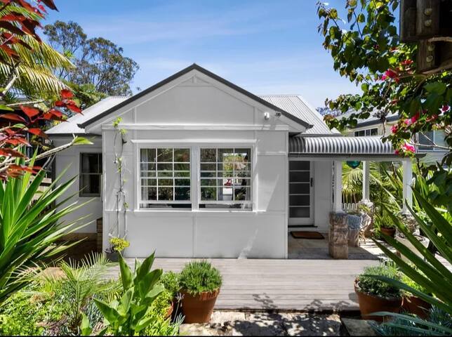 Whale Beach Cottage