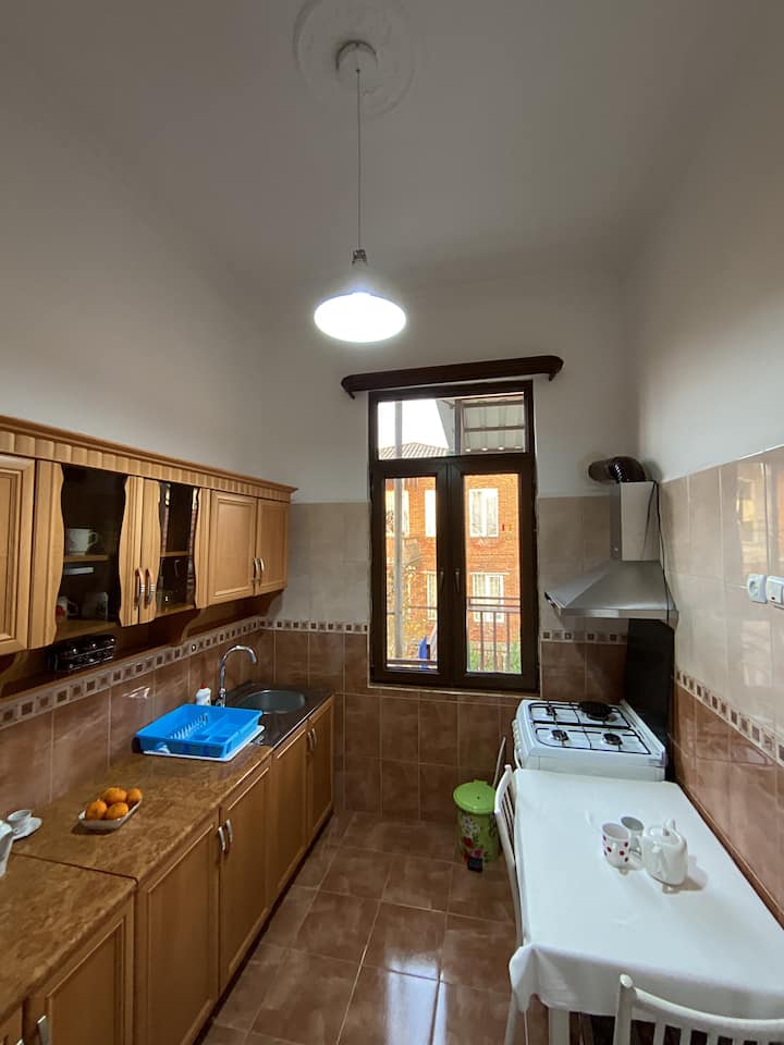 City Center Vintage 2br House: 2nd Fl, 2 Balconies - Kutaisi