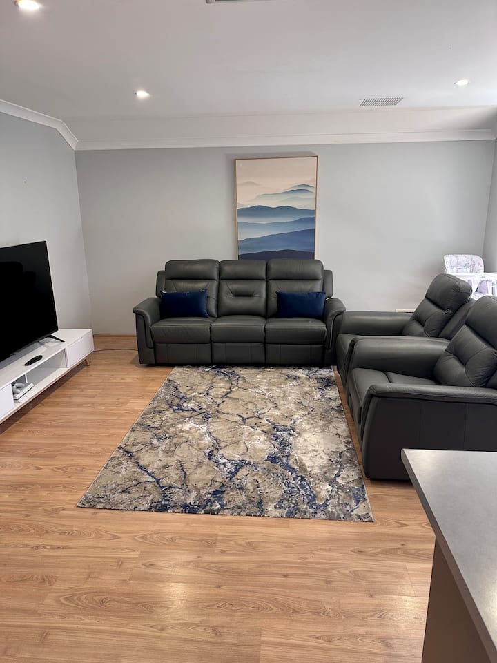 4 Bedrooms, Luxurious Furniture, South Of River - Perth