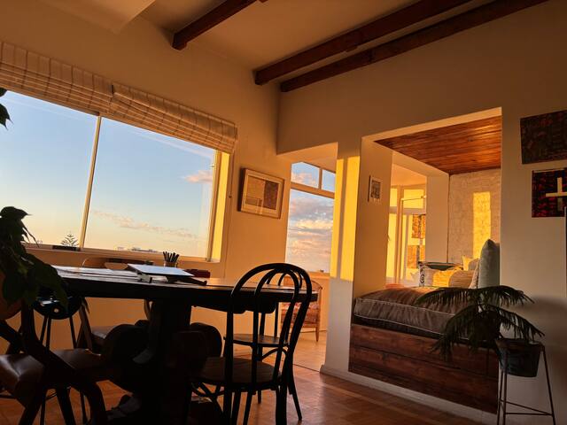 Beautiful ocean facing apartment in Sea Point gallery image 2