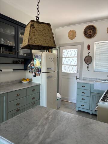 Beautiful ocean facing apartment in Sea Point gallery image 3