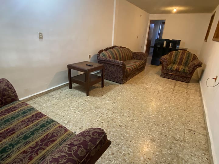 Casa Amplia, Excelente Ubicación - Saltillo
