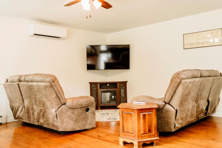 Peaceful Private 3br House Near Acadia + Huge Yard - Maine