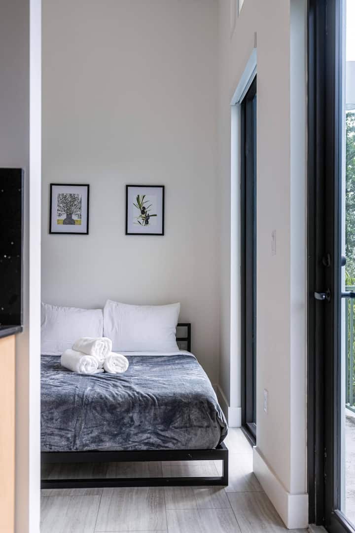 Urban Dt | Stylish Miami Studio W/ Garden+deck - Miami, FL