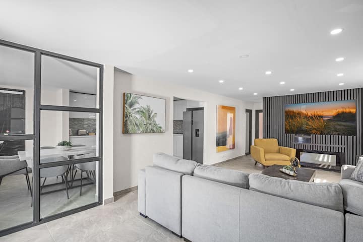 Carolina Vibes| Duplex | Beach | Pool | 5bd 2ba | - Puerto Rico