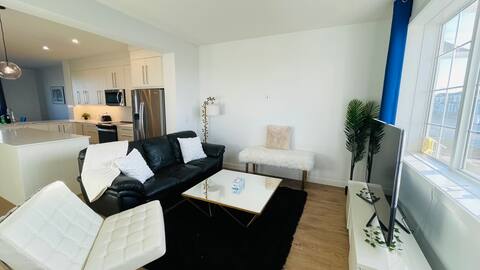3BR,8ppl,KingBeds,HotTub,FREEparking,MountainView