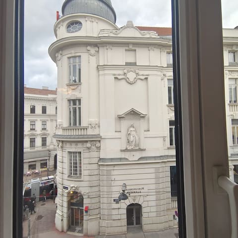 Large 4room apart. in the senter gallery image 3