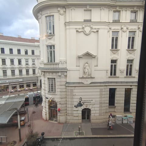 Large 4room apart. in the senter gallery image 4