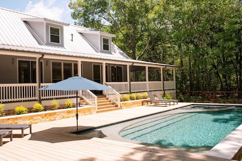 Pool+Hot Tub+Pickleball | Minutes to Henkel Square
