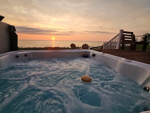 Luxurious Lake Michigan Home! Hot tub, Lake access