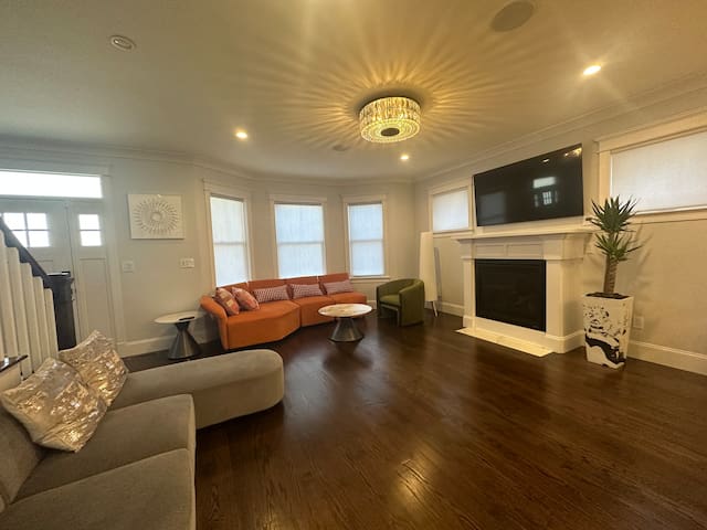 New Build XL Modern Home/UMass/Walk2TeneanBeach gallery image 2