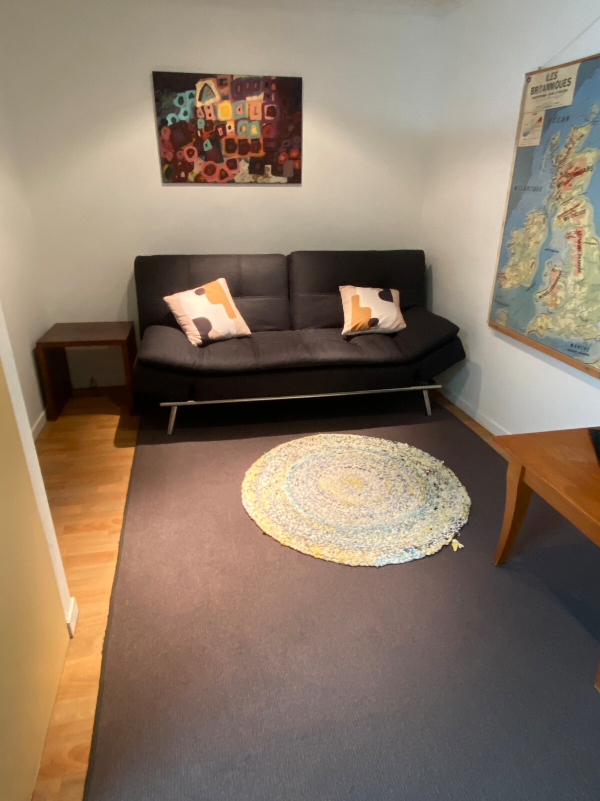 Top performing Airbnb: West End comfy retreat in 5-star location in West End