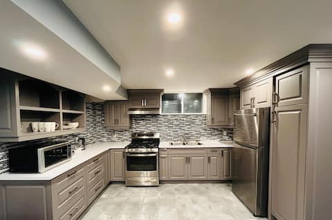 Relaxation Haven: Cozy 2-Bed Basement Dwelling
