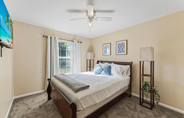 Habitación de invitados 1 con cama tamaño queen. 