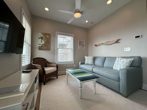 Top performing Airbnb: Short walk to beach AND sound! New Construction! in Frisco