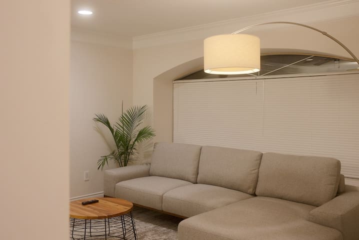 Home Base Van West – 5BR w/ long-term Deals gallery image 2