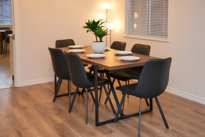 Home Base Van West – 5BR w/ long-term Deals gallery image 3