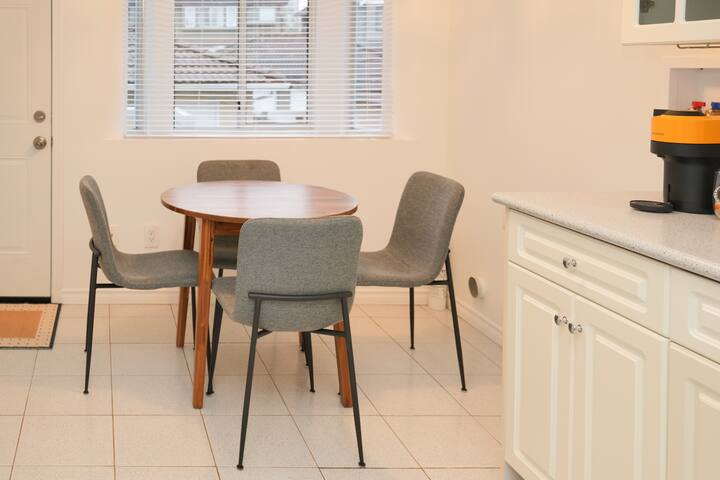 Home Base Van West – 5BR w/ long-term Deals gallery image 5