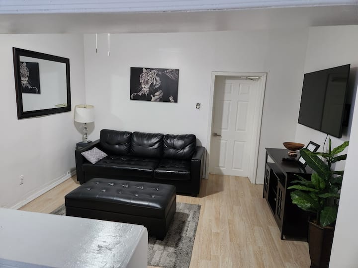 N Philly Fairhill St. Apartment - Chestnut Hill, PA